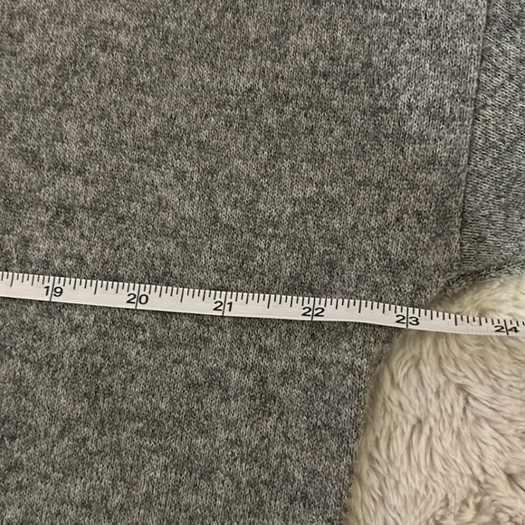 Long sleeve lightweight sweater, Cabin Fever, size medium - Picture 4 of 5